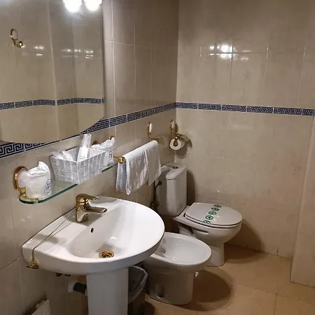 Real De Hotel 2*