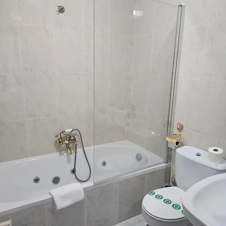 Real De Hotel 2*